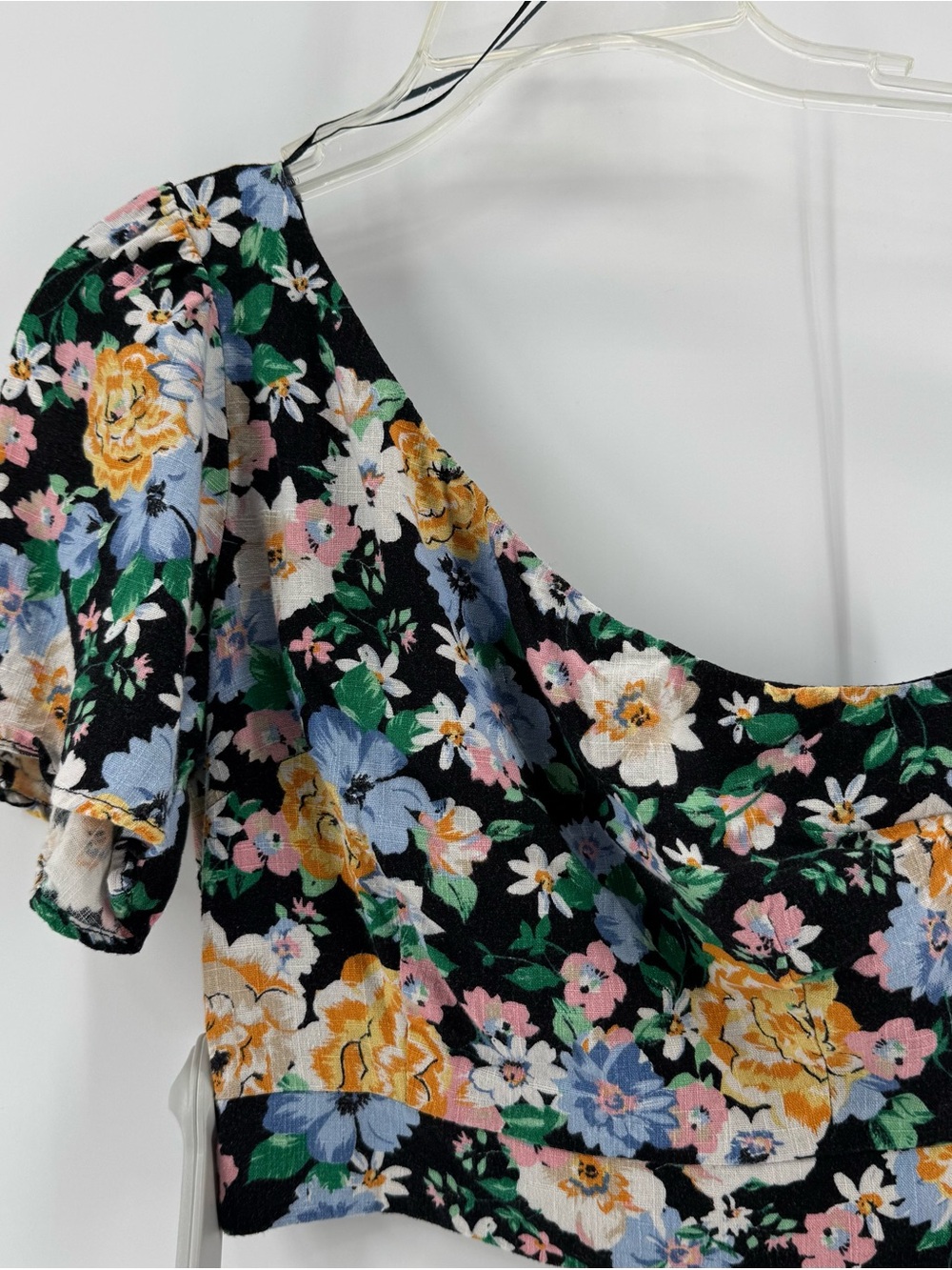⚙️ 3For$30 ⚙️ Floral One ShoulderCrop Top — Black Multicolor Flowers